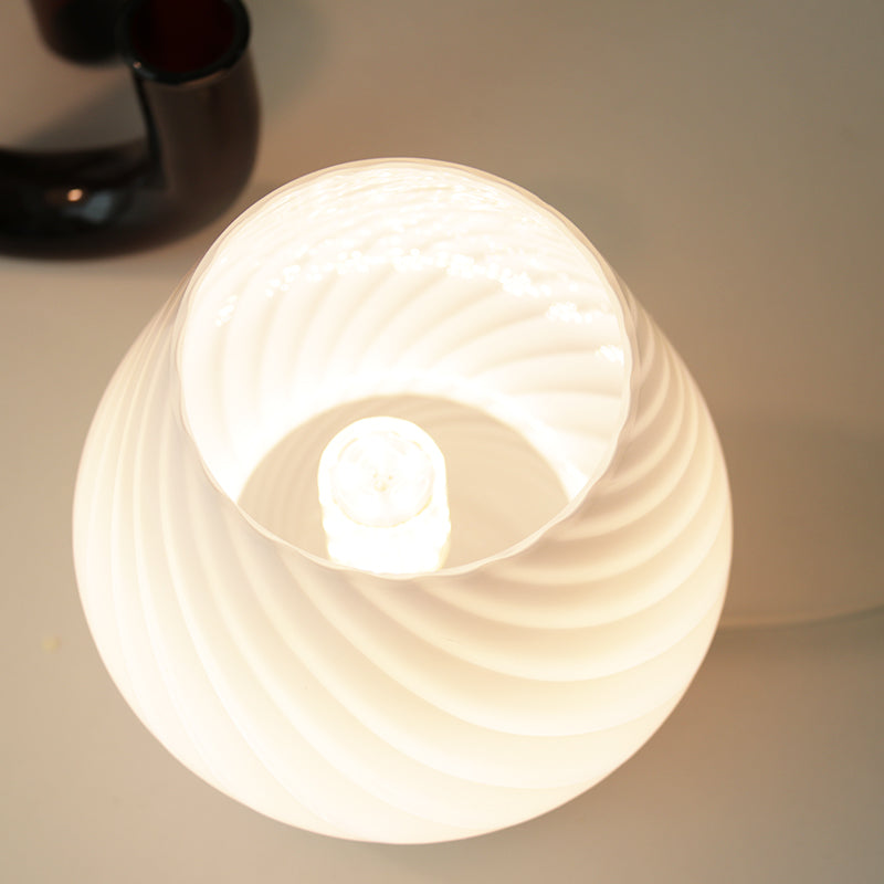 Moderne Kegel Nachtischlampe eine leichte Nachttischlampe