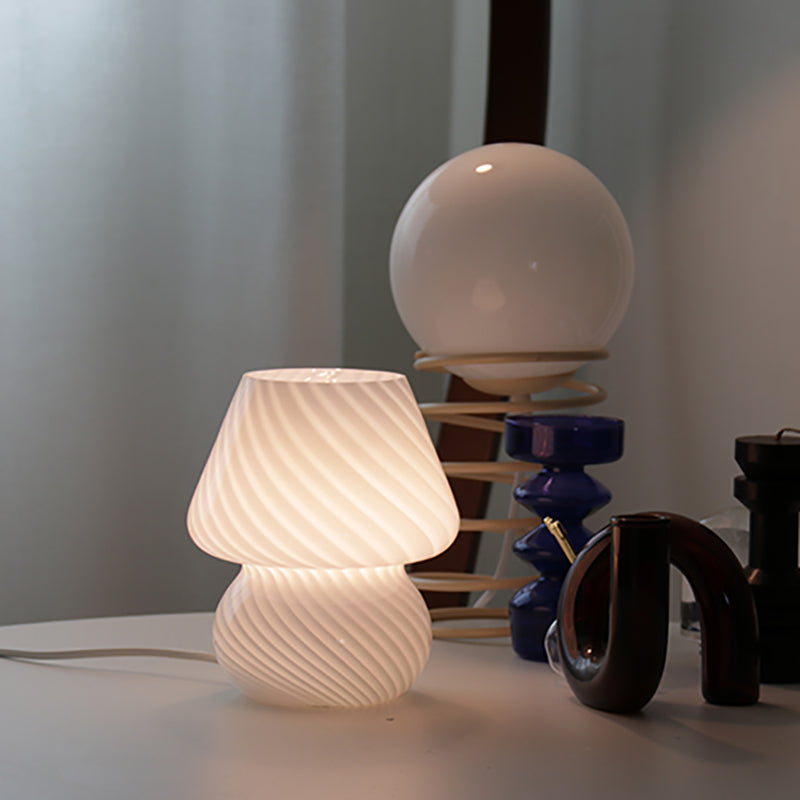 Moderne Kegel Nachtischlampe eine leichte Nachttischlampe