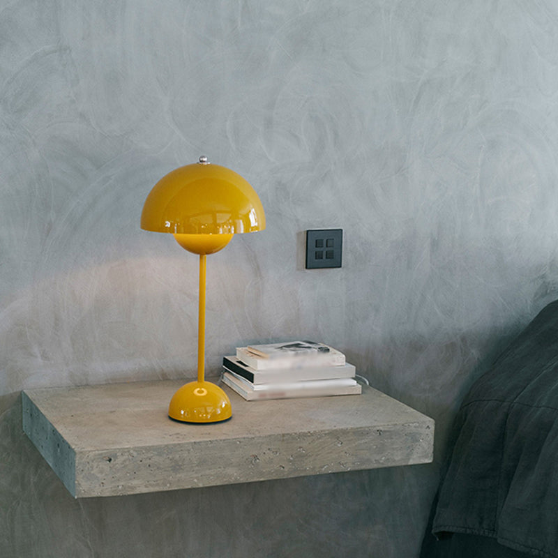 Lampada da tavolo a cupola a 1 luce Lampade da comodino contemporanee in metallo per camera da letto