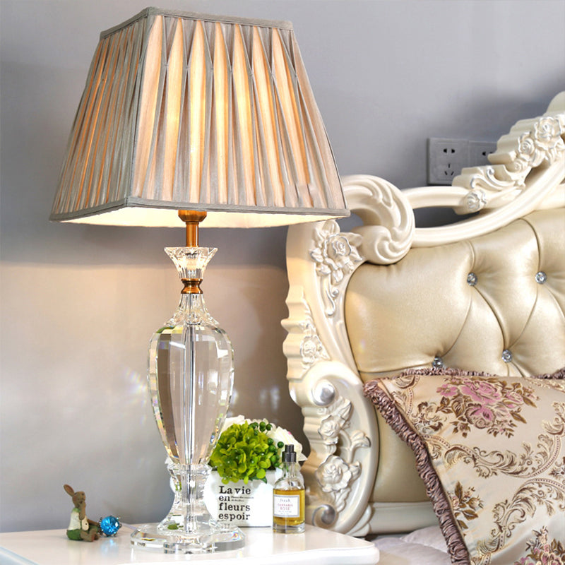 Lampada da tavolo a forma di vaso Lampada da comodino contemporanea in cristallo trasparente con 1 lampadina in beige
