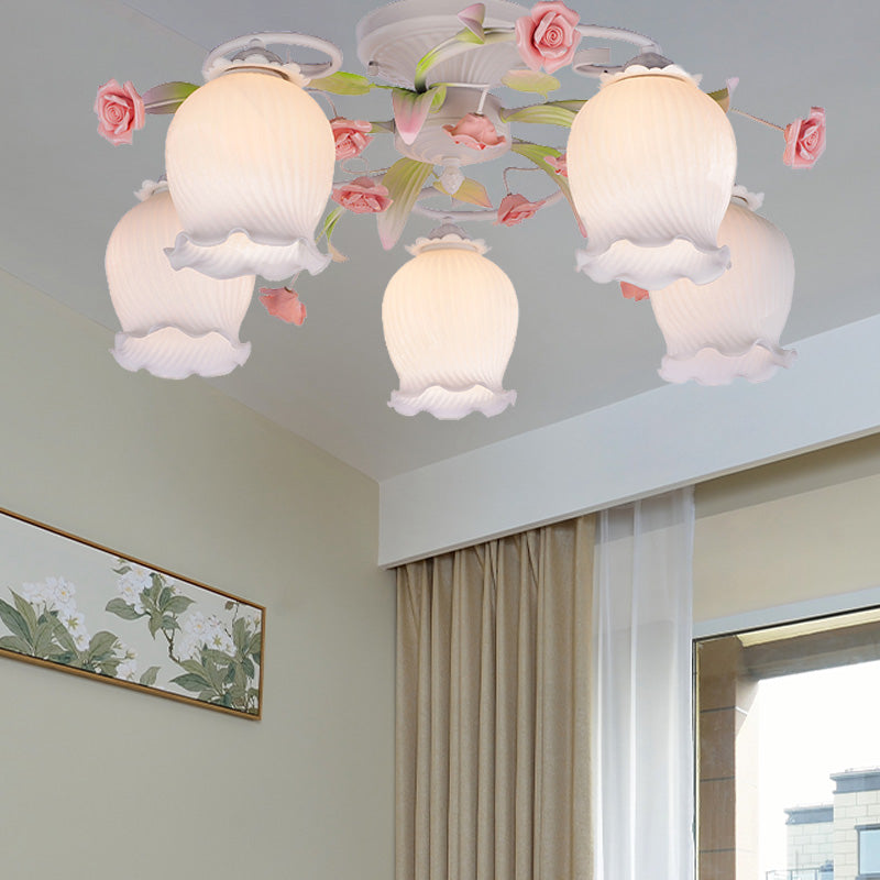 Metal White Techo Accesorio Charlete 5 Bombullitos Flor Pastoral Semi Flush Light para dormitorio