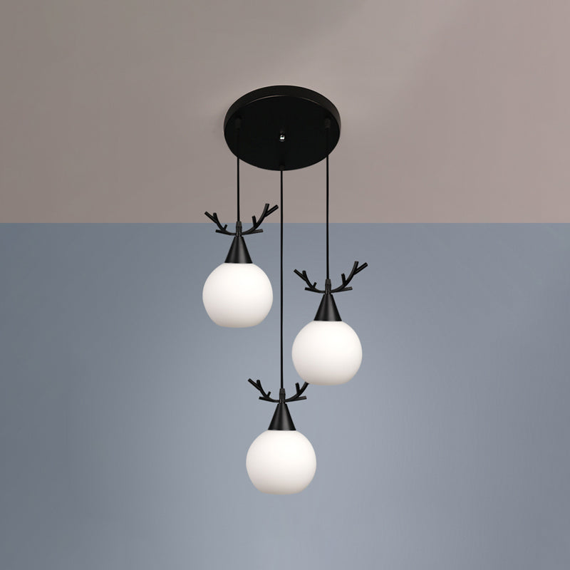 Modern Creative Creative Creative Light Lampade in ferro laccata lampada appesa con tonalità di vetro bianco