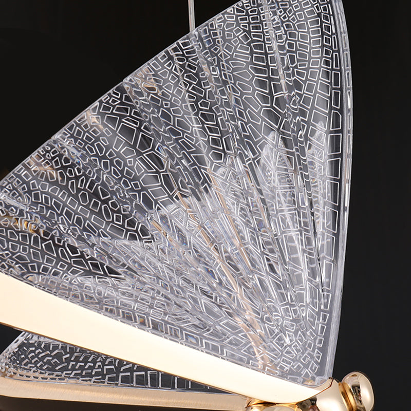 Iluminación colgante de mariposa luz acrílica moderna en oro para dormitorio