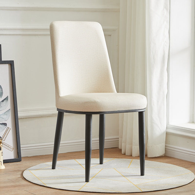 Silla de comedor moderna para interiores y exteriores, silla con respaldo sólido acolchado sin brazos de metal