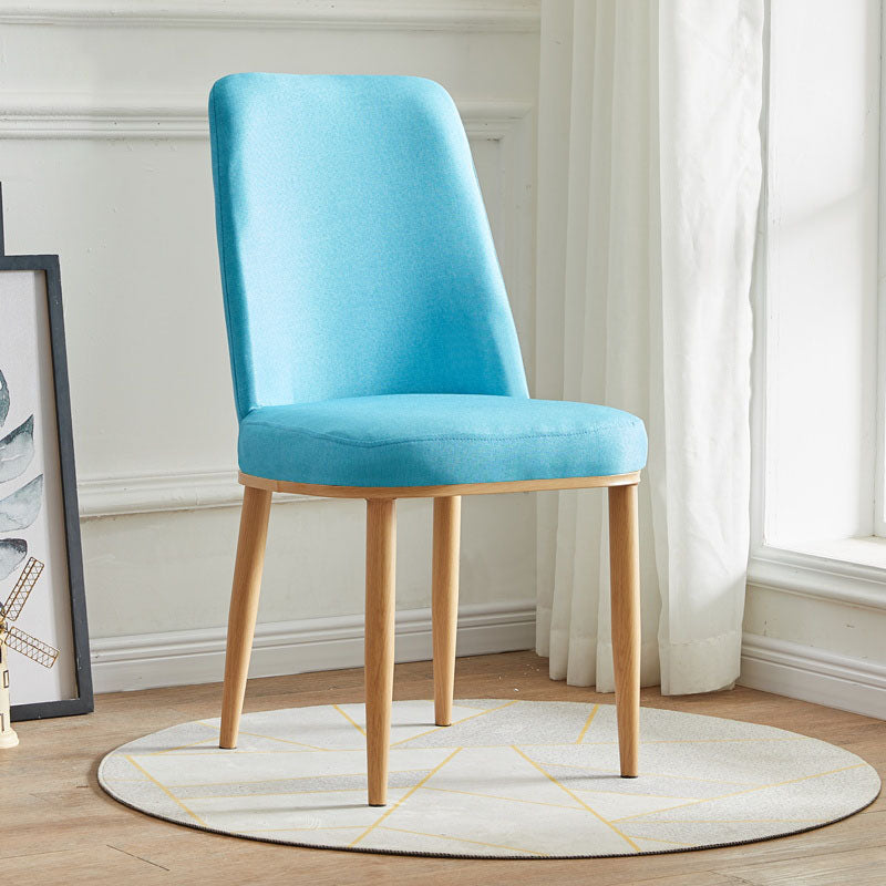 Silla de comedor moderna para interiores y exteriores, silla con respaldo sólido acolchado sin brazos de metal
