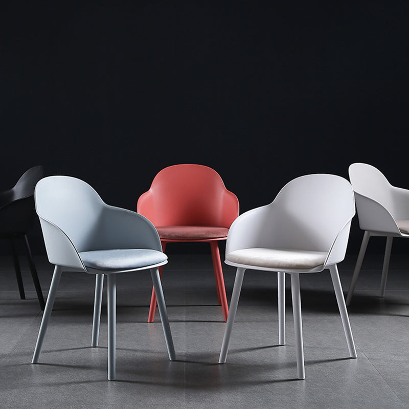 Silla de comedor estilo moderno Silla auxiliar con brazo de cocina y patas de plástico