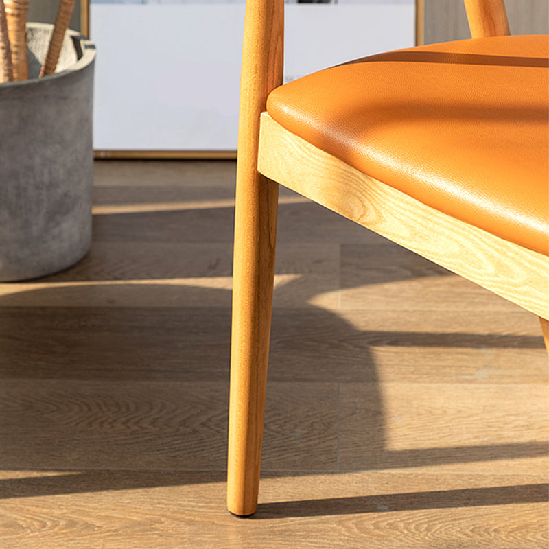 Silla de comedor de cuero contemporánea con respaldo abierto de madera