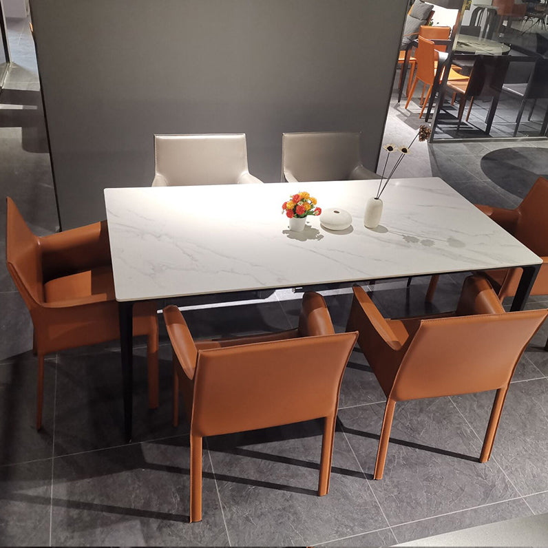 Silla de comedor individual con respaldo sólido y acabado mate de cuero con silla de montar para el hogar de estilo diseñador
