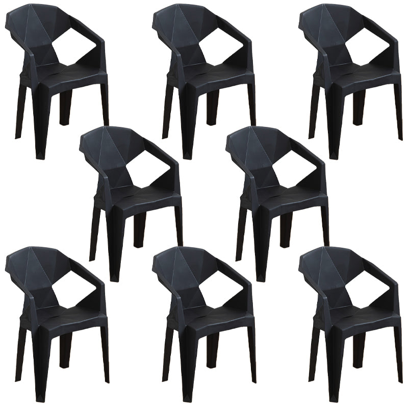 El plástico moderno que cena el patio trasero lateral al aire libre de las sillas del brazo cena los sillones