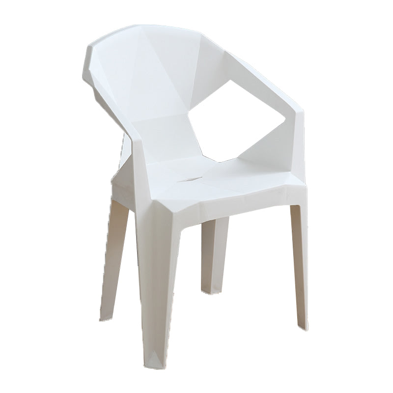 El plástico moderno que cena el patio trasero lateral al aire libre de las sillas del brazo cena los sillones