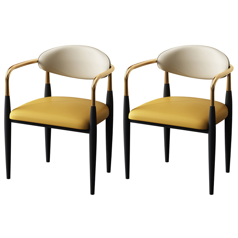 Silla de comedor de cuero estilo diseñador con acabado mate y respaldo abierto (juego de 2)