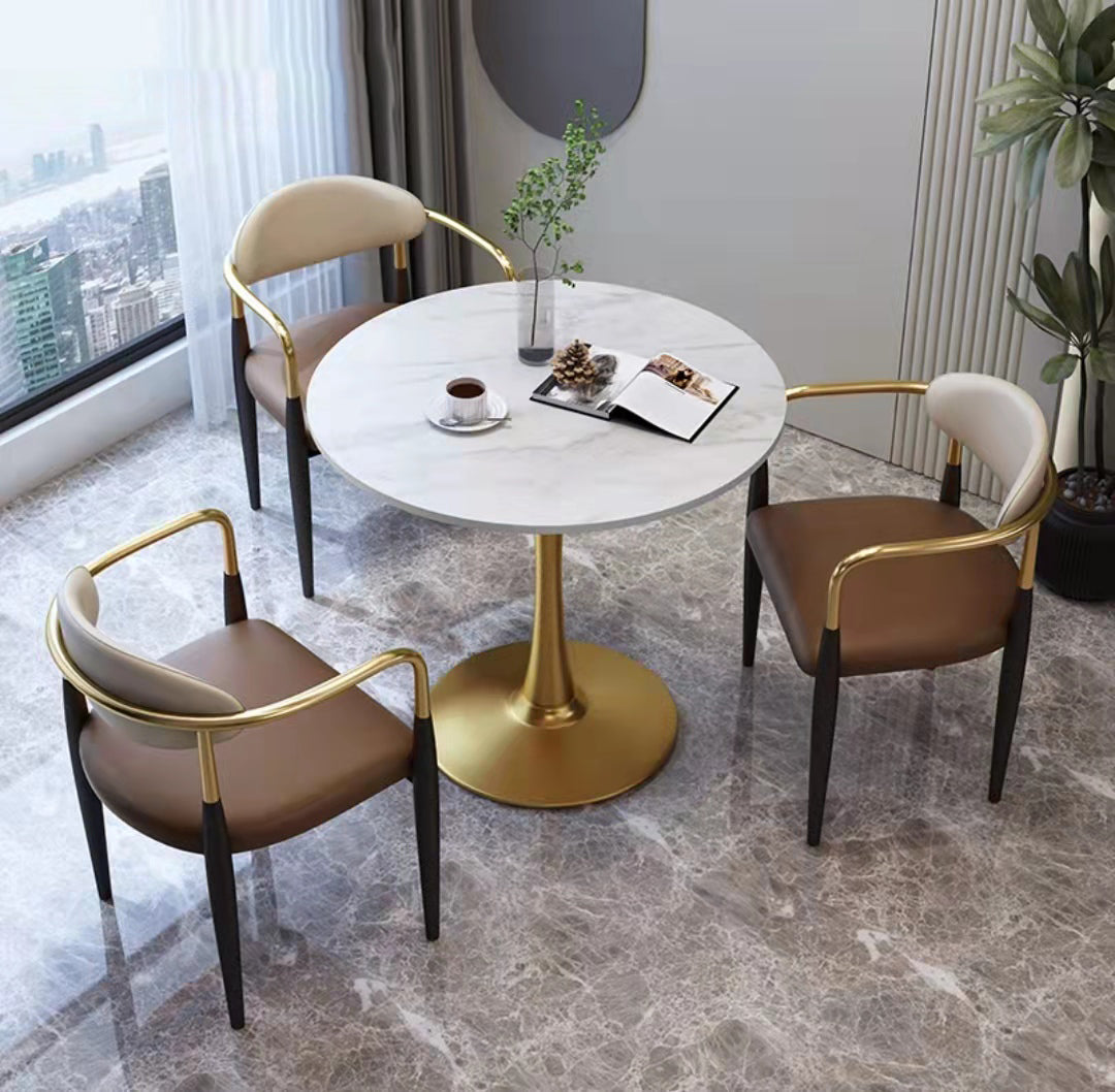 Silla de comedor de cuero estilo diseñador con acabado mate y respaldo abierto (juego de 2)