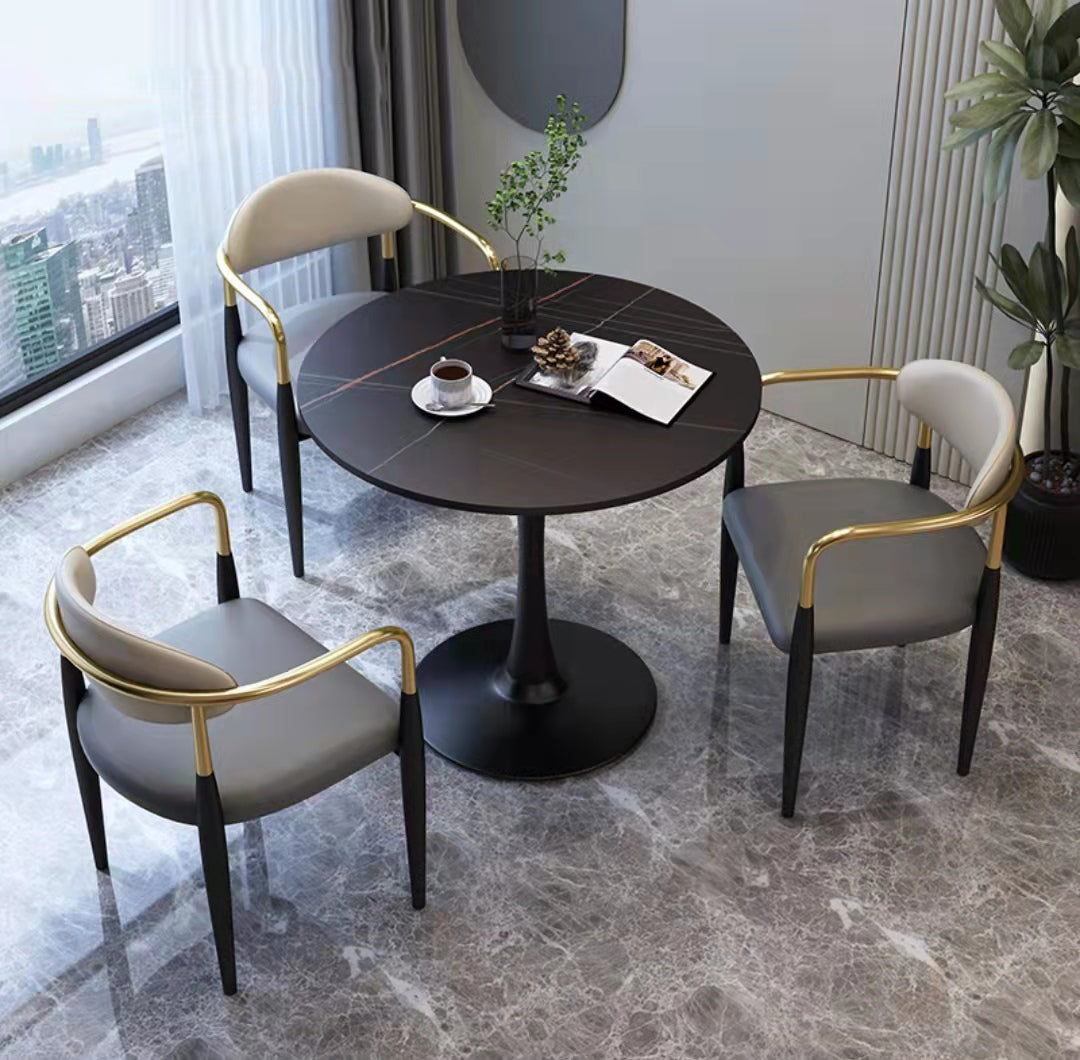 Silla de comedor de cuero estilo diseñador con acabado mate y respaldo abierto (juego de 2)