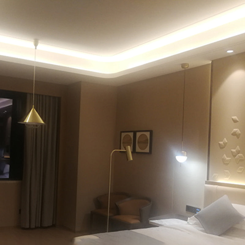 Cone créatif moderne suspension de la lampe givrée en aluminium Light avec de l'ombre en verre