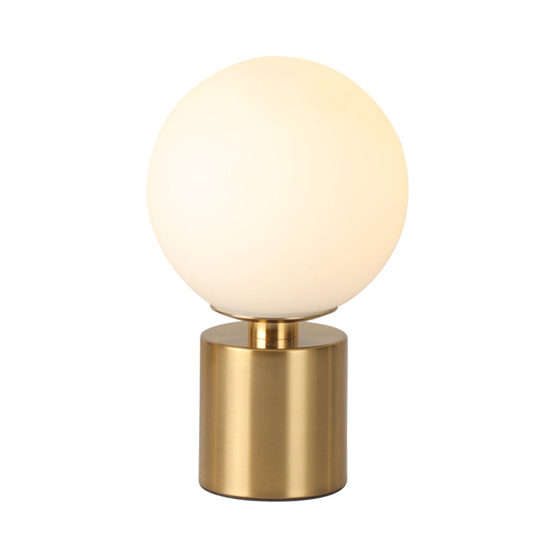 Opal Glass Sphere Night Lamp Post-modern 1 Head Gold Metal Table Éclairage pour le salon