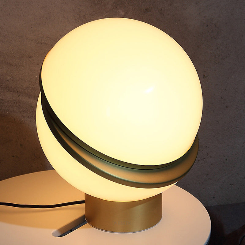 Spotage Semiball Metal Night Table Lampe simplicité Verre de lait 1 Light Gold Tablette de nuit pour le salon
