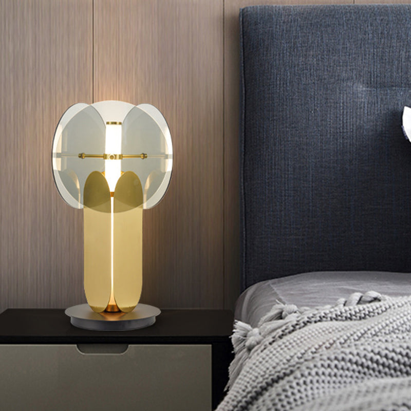 Kreisförmige Metall Nachttisch Lampe postmoderne Rauchgrauglas 1 Helles Wohnzimmertisch Licht in Gold