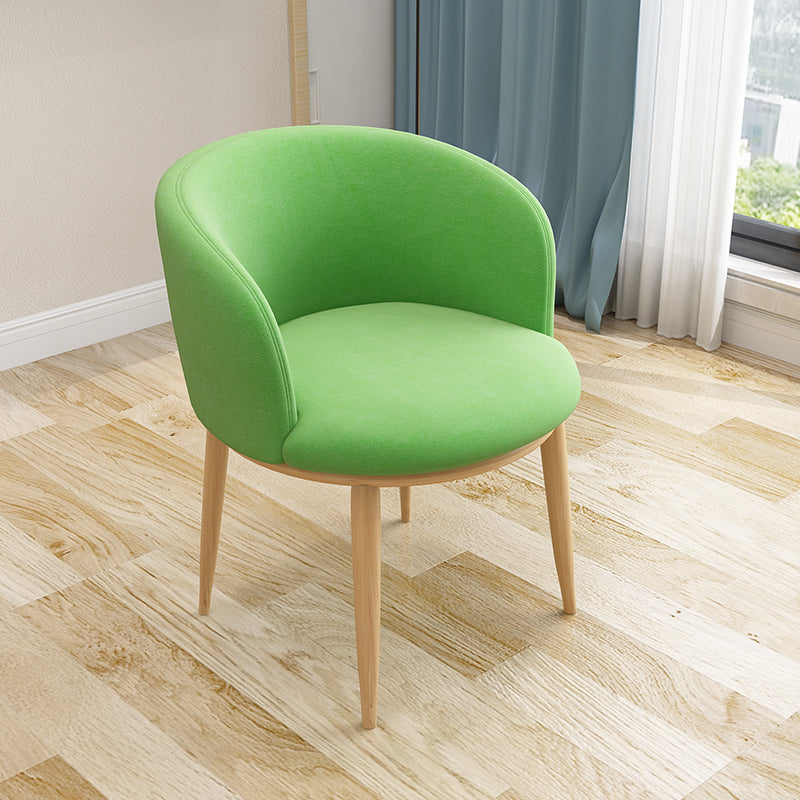 Silla auxiliar escandinava Silla de comedor tapizada de metal con respaldo Parsons para interiores