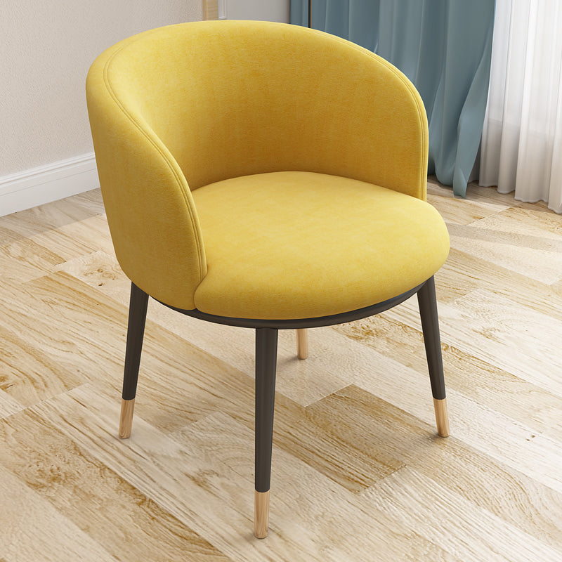 Silla auxiliar escandinava Silla de comedor tapizada de metal con respaldo Parsons para interiores