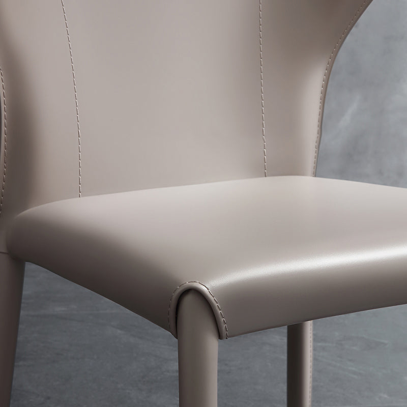 Silla lateral de cuero estilo diseñador para el hogar, silla de comedor con respaldo de orejas y acabado mate (juego de 2)