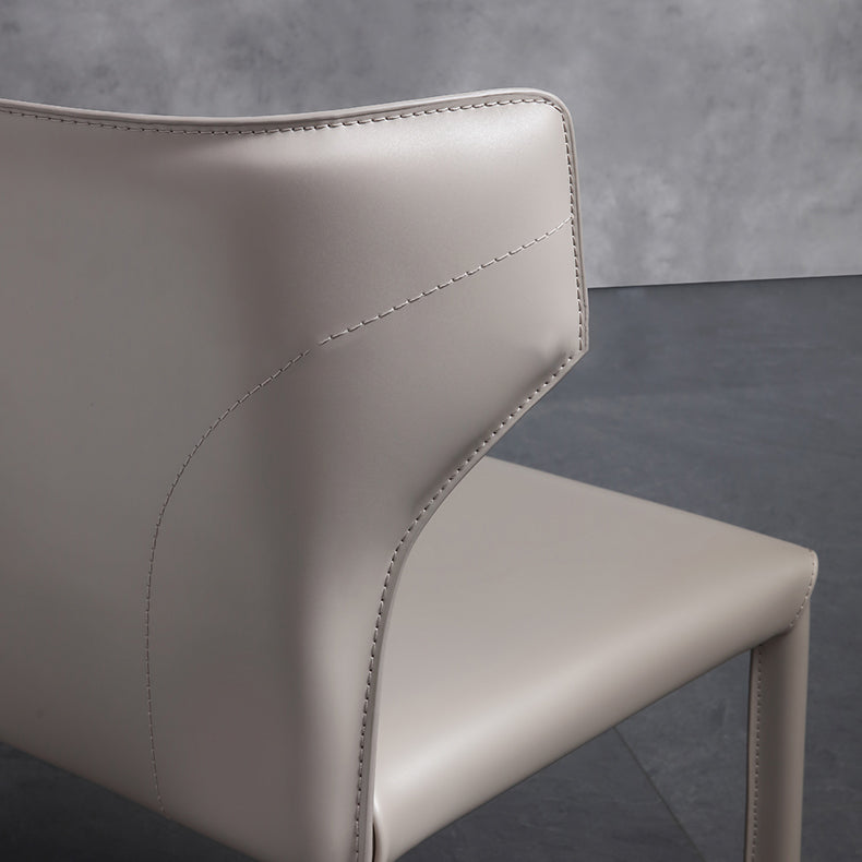 Silla lateral de cuero estilo diseñador para el hogar, silla de comedor con respaldo de orejas y acabado mate (juego de 2)