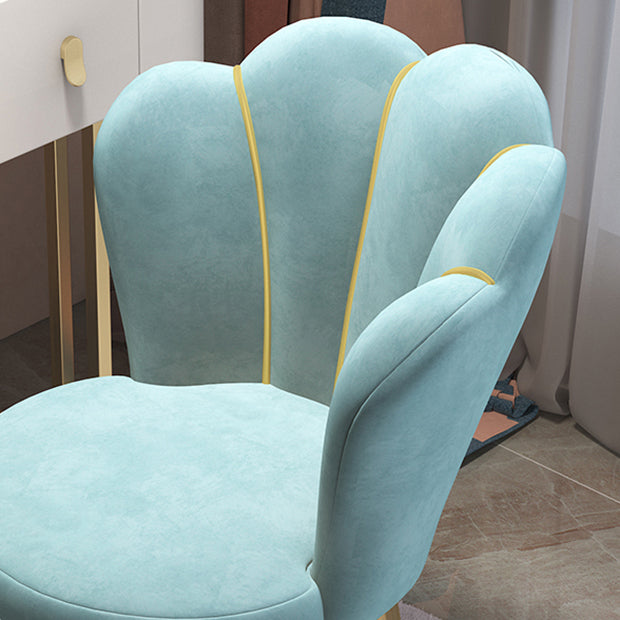Silla de comedor de metal Glam, silla auxiliar de terciopelo para restaurante (juego de 4)
