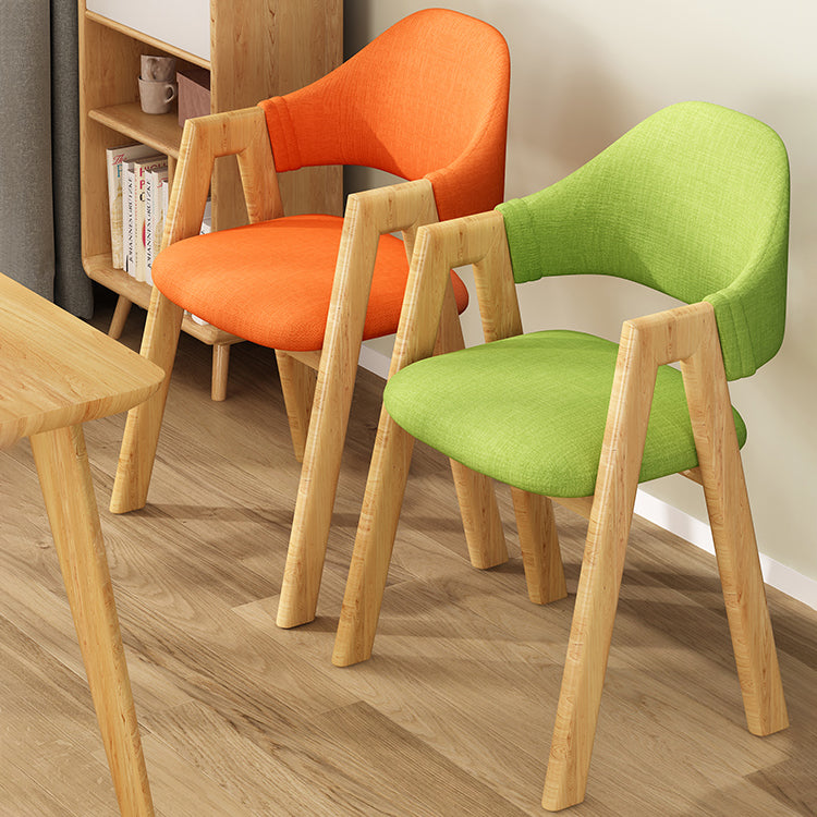 Silla de comedor tapizada escandinava con respaldo abierto y acabado mate (juego de 4)