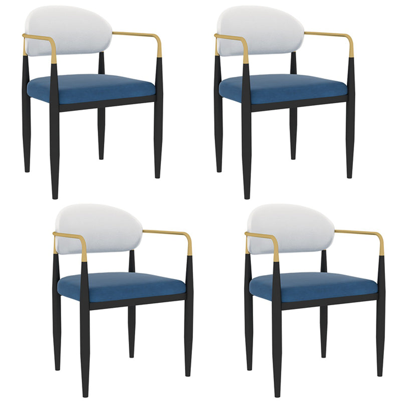 Silla de comedor tapizada estilo diseñador con respaldo abierto y acabado mate