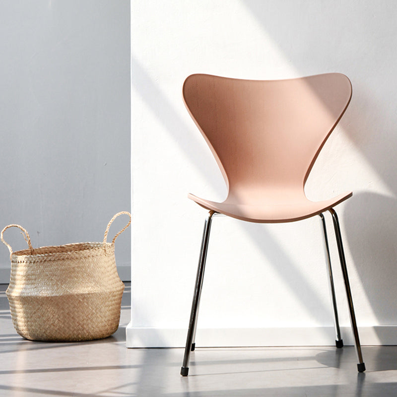 Plástico de estilo industrial que cena la parte posterior sólida de la silla sin brazos que cena la silla lateral