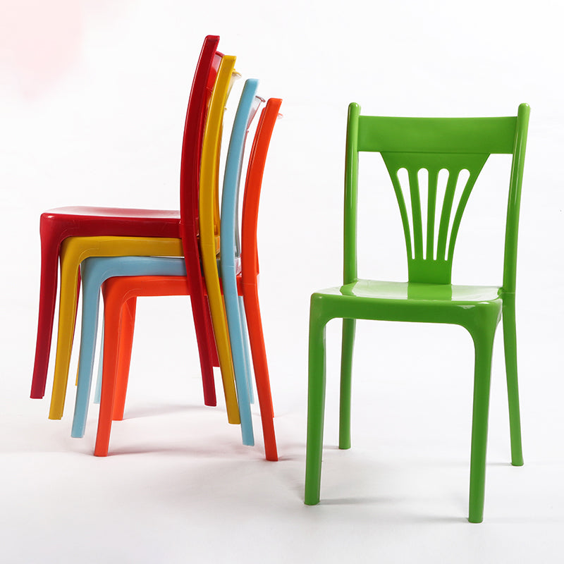 Silla apilable de estilo contemporáneo con respaldo de listones de plástico, silla sin brazos