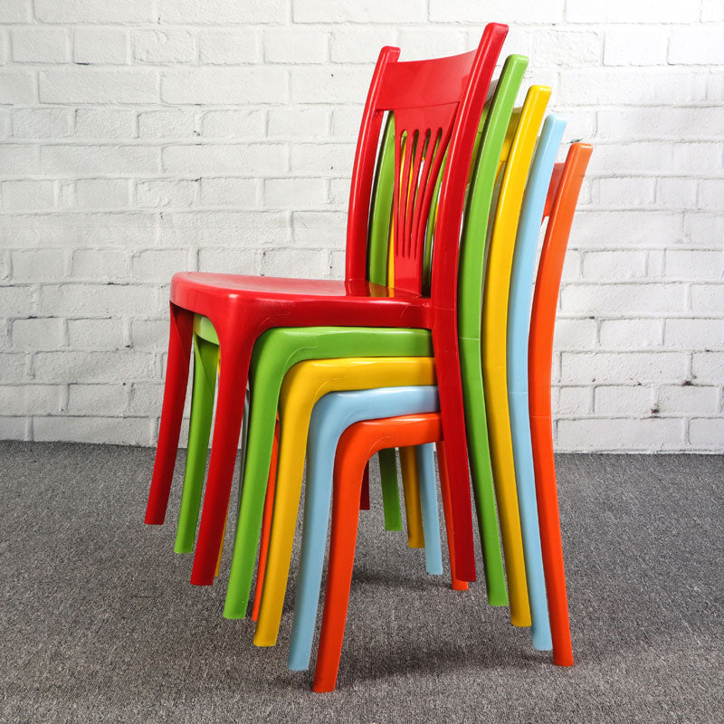 Silla apilable de estilo contemporáneo con respaldo de listones de plástico, silla sin brazos