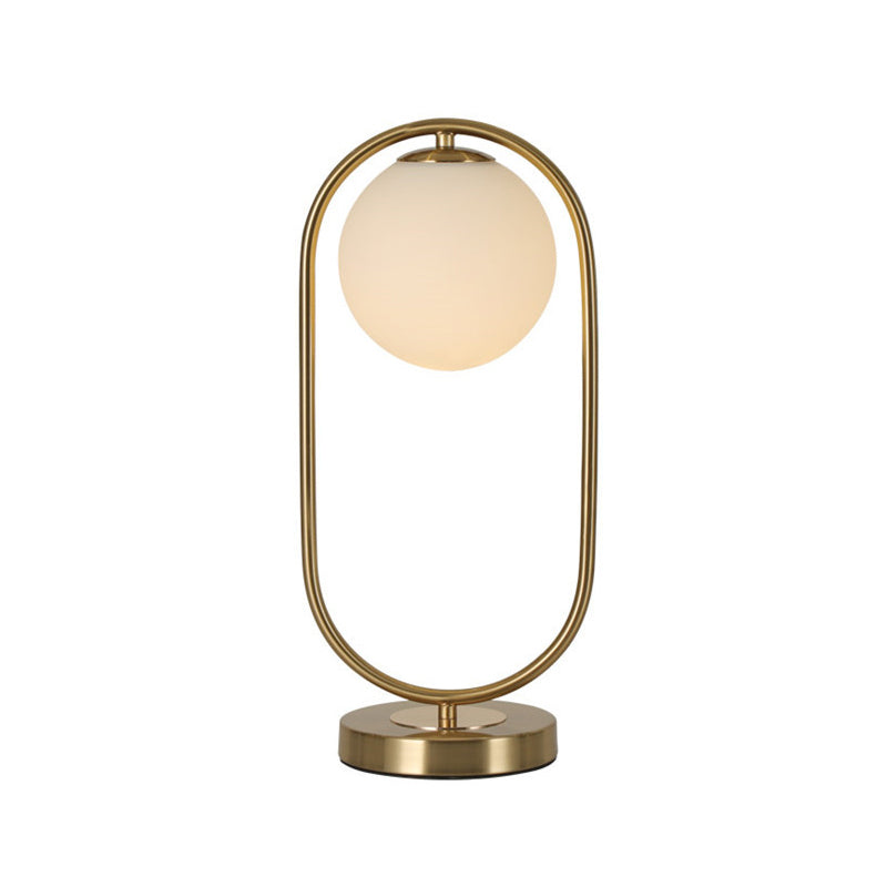 Éclairage de table en métal ovale doré luxueux 1 ampoule opaque en verre opaque lampe de nuit pour le salon