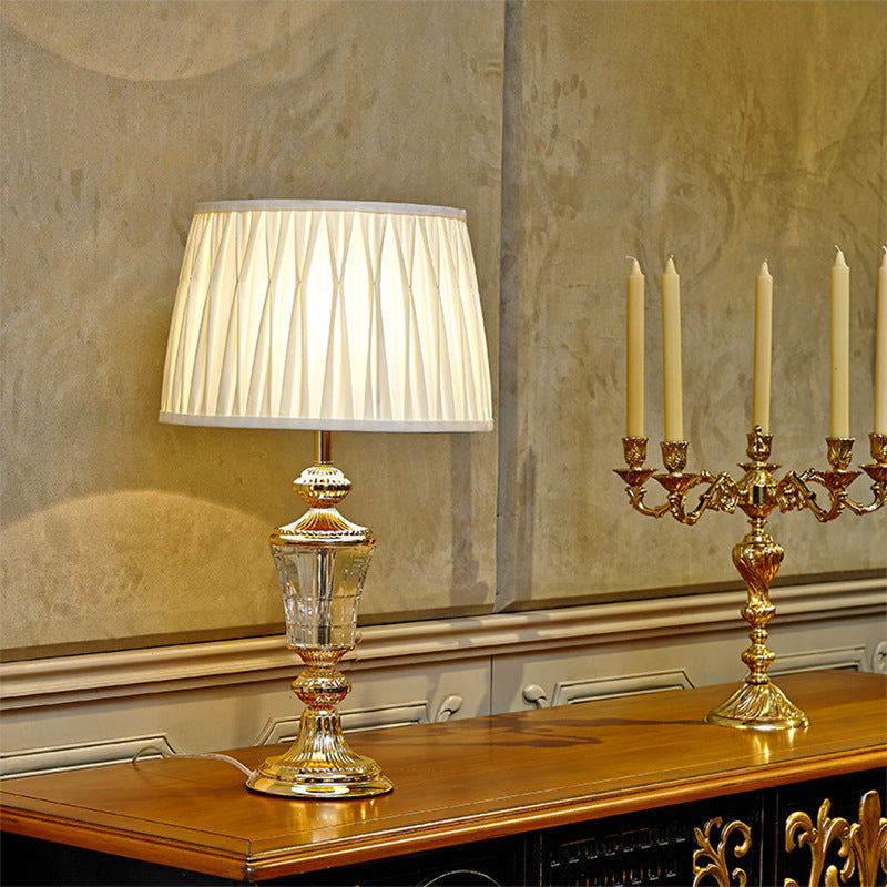 Lampada da tavolo moderna a 1 testa con lampada da scrivania piccola a tamburo affusolato bianco con paralume in tessuto