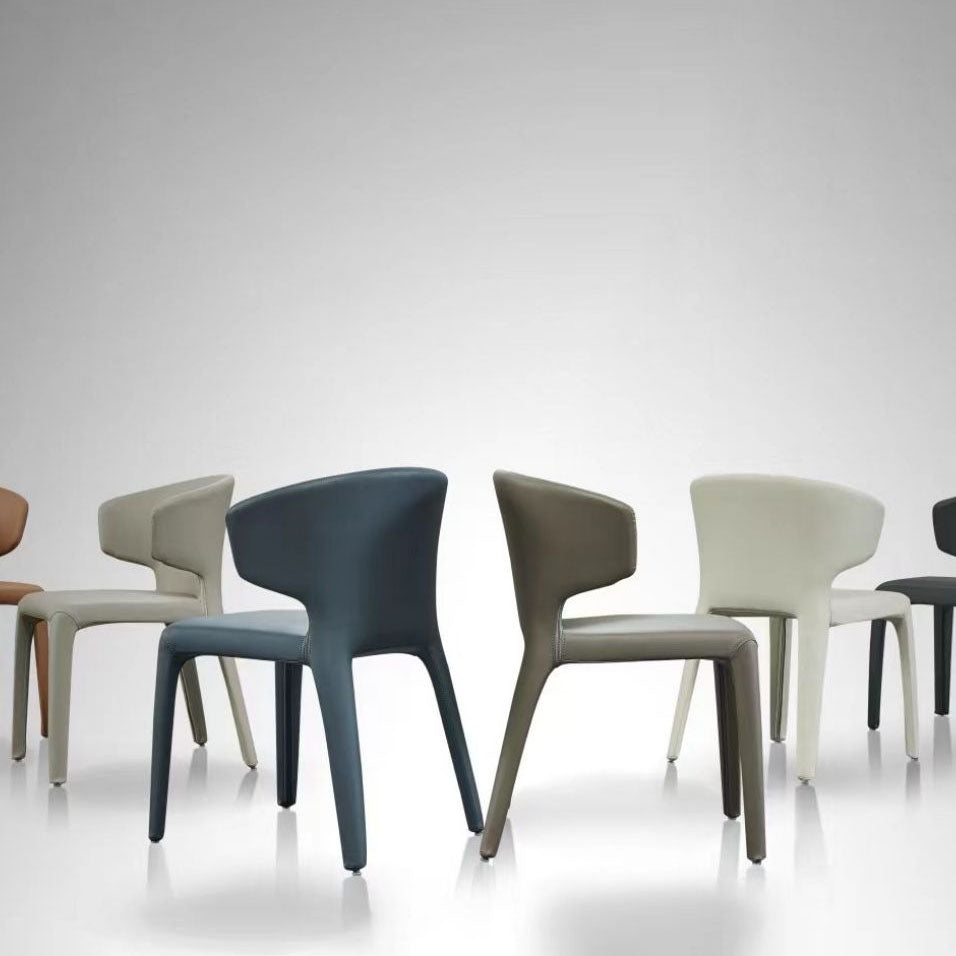 Silla de comedor individual con respaldo sólido y acabado mate de cuero estilo diseñador