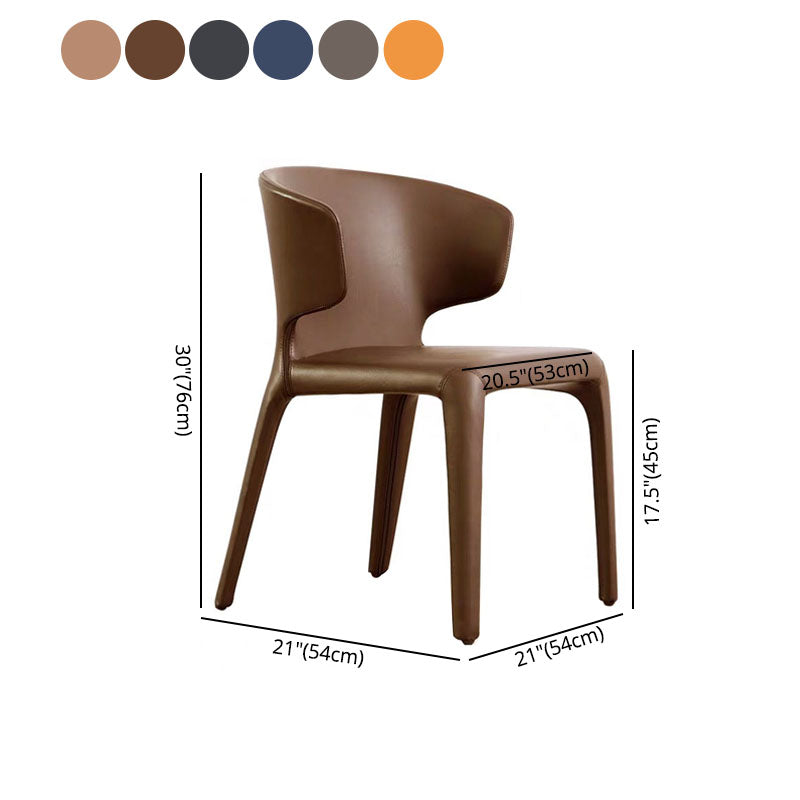 Silla de comedor individual con respaldo sólido y acabado mate de cuero estilo diseñador