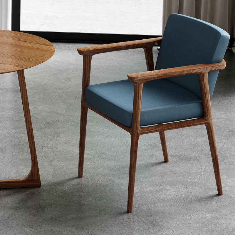 Silla de comedor tapizada con respaldo sólido de estilo tradicional para interiores
