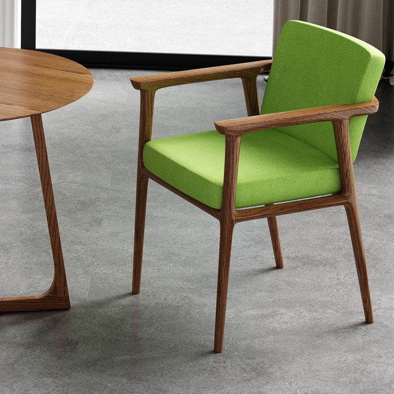Silla de comedor tapizada con respaldo sólido de estilo tradicional para interiores