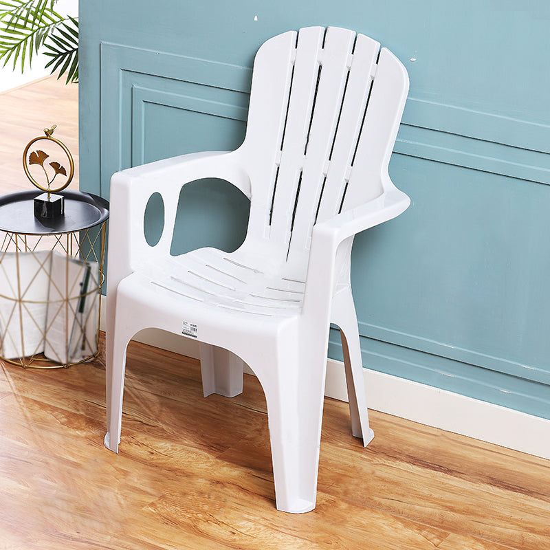 El estilo minimalista que cena el brazo preside la silla lateral apilable del listón plástico para el uso en el hogar