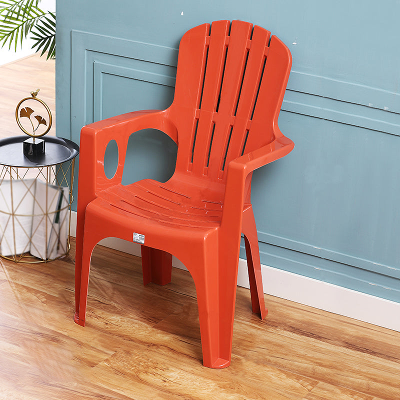 El estilo minimalista que cena el brazo preside la silla lateral apilable del listón plástico para el uso en el hogar