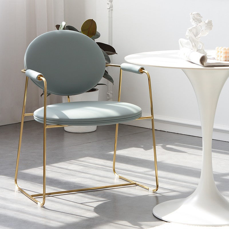Silla de comedor de metal de estilo escandinavo, silla lateral de comedor con brazo trasero abierto