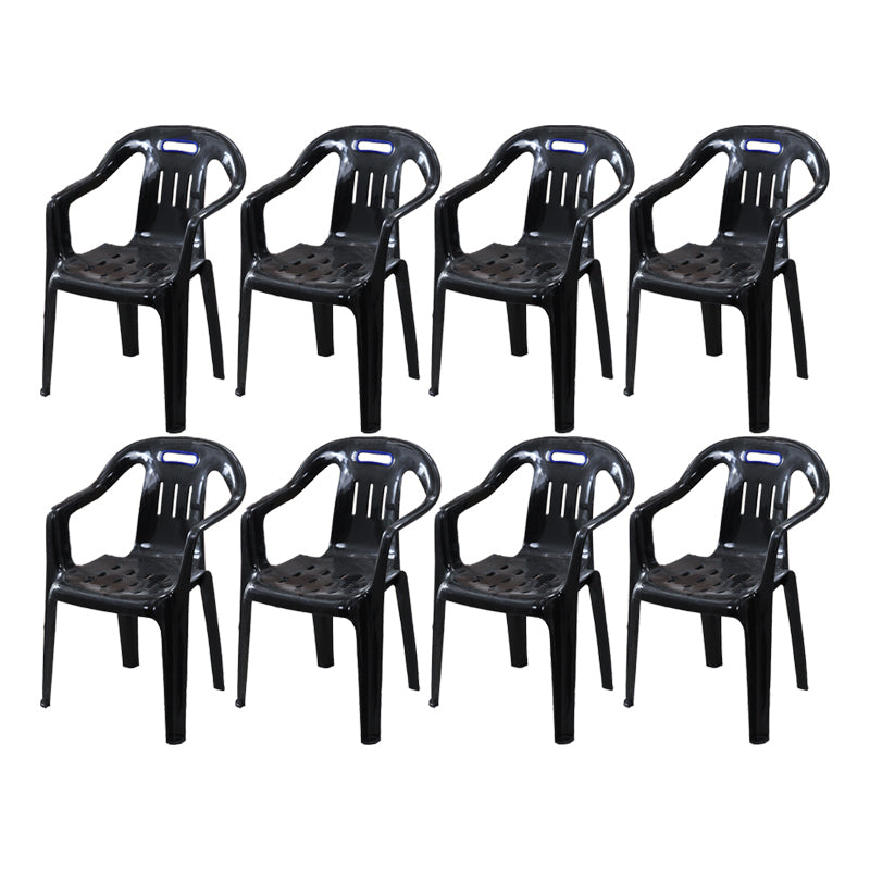 El plástico moderno que cena el brazo preside los sillones apilables caseros del listón que cenan
