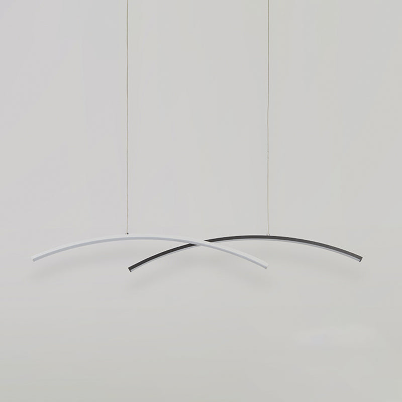 Nordische moderne Kronleuchterlampe Linear schwarz -weißer Inselanhänger für Esszimmer