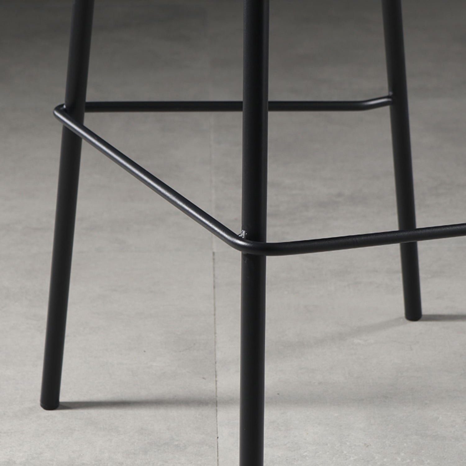 Tabourets de bar carré en cuir brillant tabourets en métal industriels avec des jambes arrière