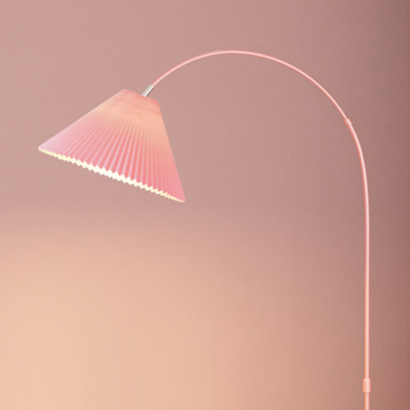 Lámpara de lectura de piso de metal moderna Luz de piso de 1 luz con escritorio para dormitorio