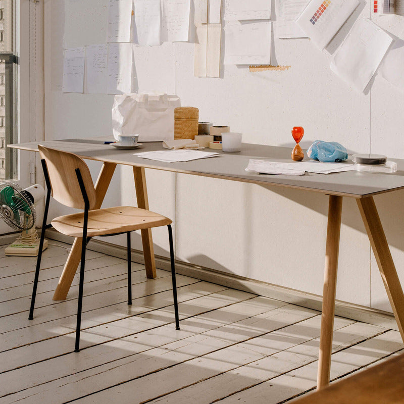 Chaise d'intérieur industrielle avec dossier ouvert en bois et pieds en métal, chaise de salle à manger