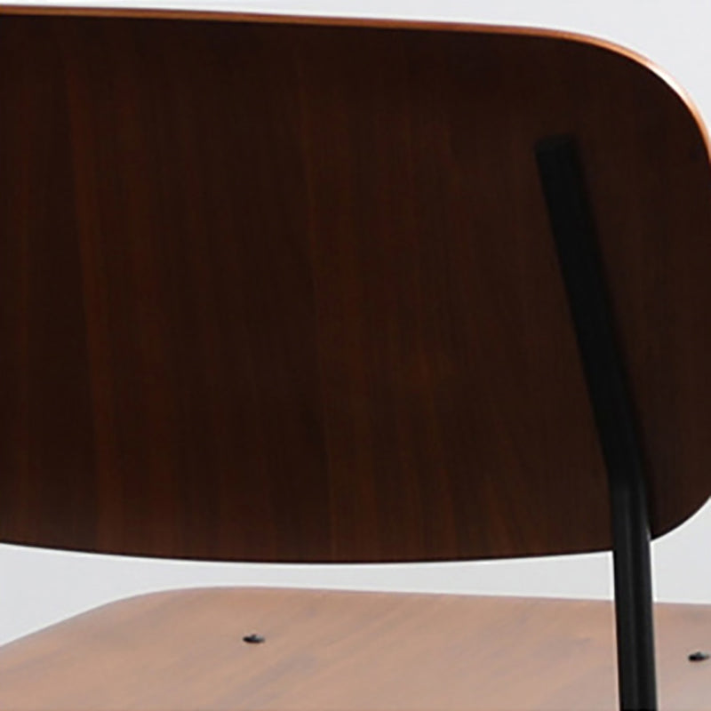Chaise d'intérieur industrielle avec dossier ouvert en bois et pieds en métal, chaise de salle à manger