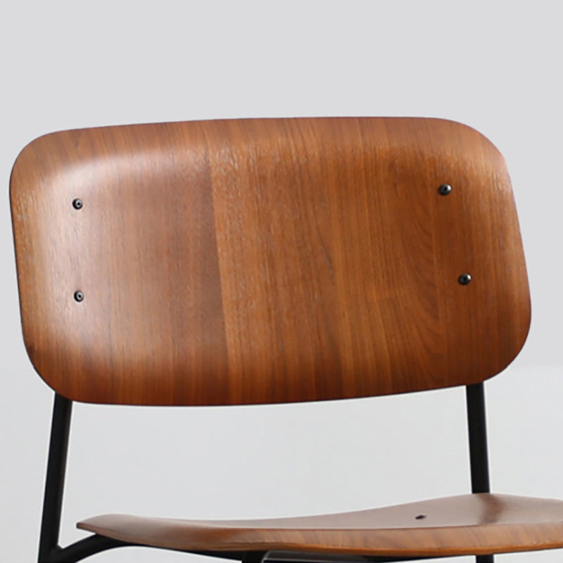 Chaise d'intérieur industrielle avec dossier ouvert en bois et pieds en métal, chaise de salle à manger