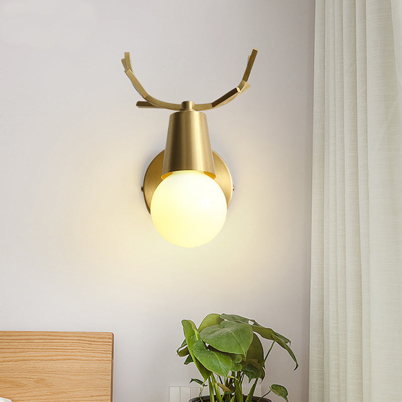 Luz de la pared de la pared de la asta de metal posmoderna de la pared dorada de la pared dorada para la sala de estar