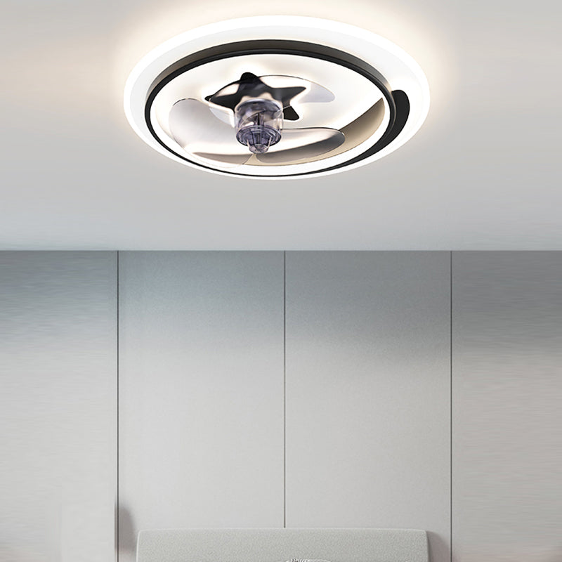 Moderne Metall Deckenventilator Lampe Cartoon LED Flush Mount Leuchte mit klarer Lüfterklinge