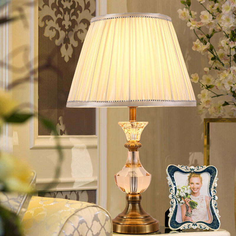 Lámpara de escritorio de jarra moderna luz de mesa de bulbo de cristal 1 bulbo con tono de tela de cono